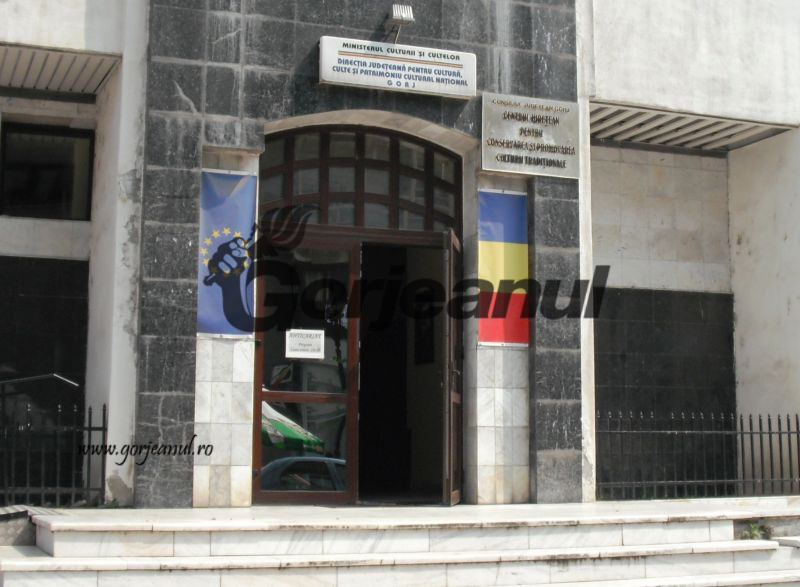 Imagini surprinse în satele României, expuse la Târgu-Jiu