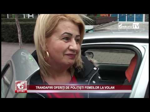 TRANDAFIRI OFERIȚI DE POLIȚIȘTI FEMEILOR LA VOLAN