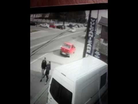 VIDEO ȘOCANT: Starea în care se află femeia lovită de mașină și aruncată de aer