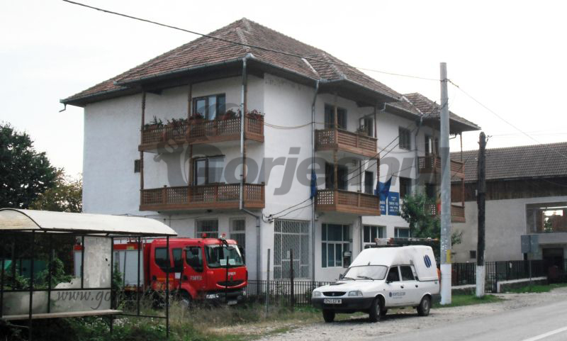 Trei posturi vacante, la Primăria Peştişani