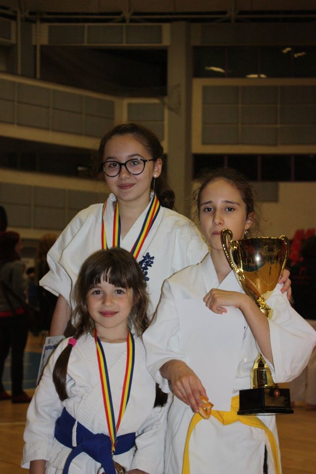 Sportivii Clubului Karate Kyokushinkai Târgu-Jiu, medaliați la Campionatul Național de la Sibiu