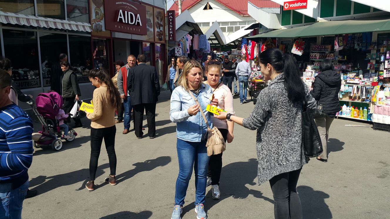 Ciocolate, cadouri si felicitari din partea pesedistilor gorjeni