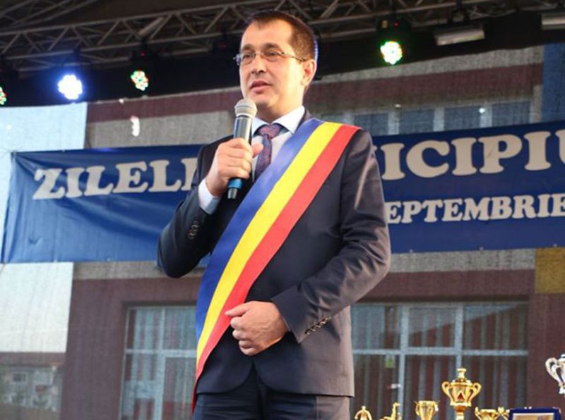 Subordonaţi “proaspeţi”, în ograda primarului Gigel Jianu