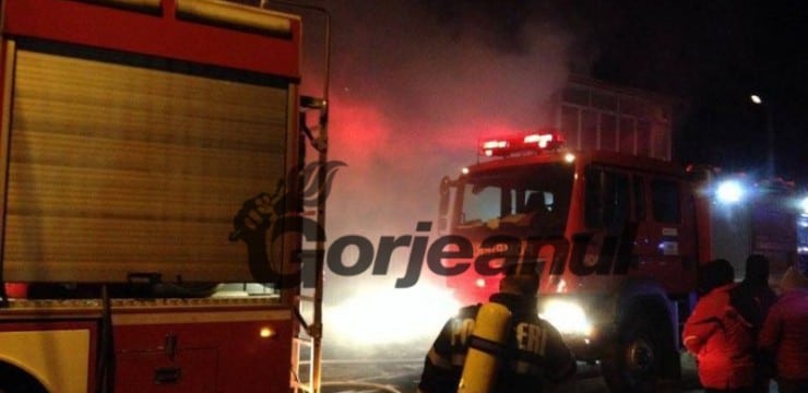 Brutărie din Târgu-Jiu, cuprinsă de flăcări