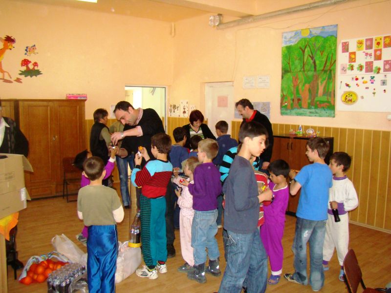 Vacanţă în familie pentru zeci de copii instituţionalizaţi