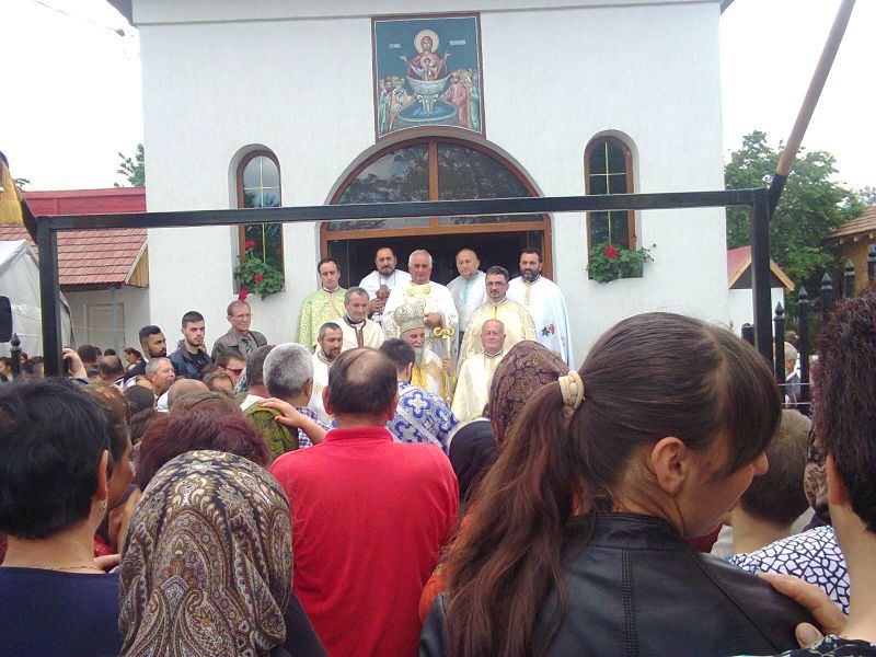 Sărbătoare Arhierească la sfințirea Bisericii din Parohia Baia de Fier, Protoieria Târgu-Cărbunești, Gorj!