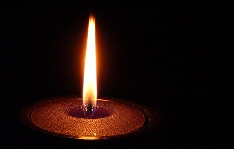 Incendiu la un apartament din Târgu-Jiu, provocat de o candelă lăsată aprinsă