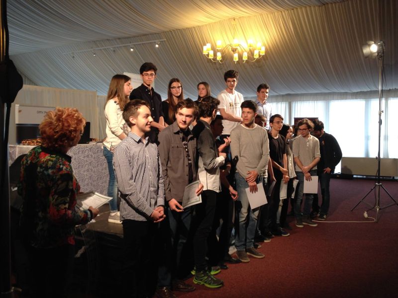 Medalii de aur și bronz obținute de gorjeni, la Olimpiada Națională de Fizică Târgu-Jiu: Centrul de Calcul l-a premiat pe elevul cu cel mai bun punctaj