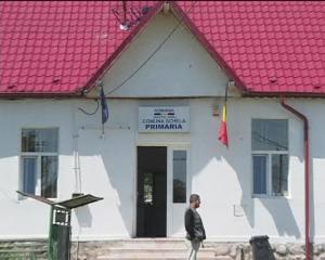 Posturi vacante la două primării din judeţ