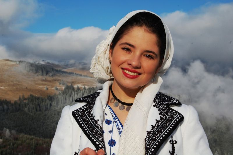 Roxana Croitoru, câştigătoarea trofeului Festivalului Naţional de Folclor “Lică Militaru”