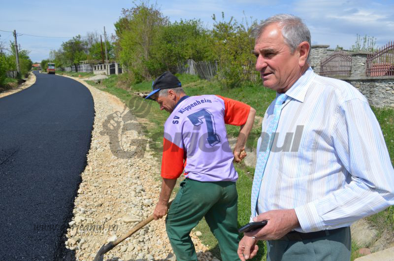 Primarul de la Scoarța nu pierde vremea: După ce a finalizat asfaltarea din Lintea, Stamatoiu s-a apucat de alimentarea cu apă din Lazuri