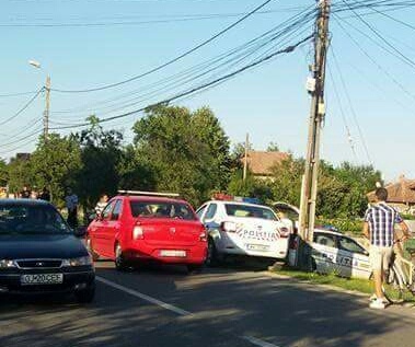 Accident la Târgu-Jiu: O tânără, pasageră într-un taxi, a fost rănită