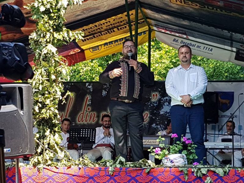 Festivalul folcloric “La Stejarul din răscruce” a deschis Zilele Comunei Stejari
