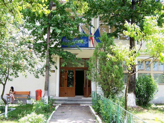 Educaţia…şi Lecţia de viaţă – Colegiul Naţional «Tudor Arghezi» din Târgu-Cărbuneşti, liceul emblemă al tinereţii mele
