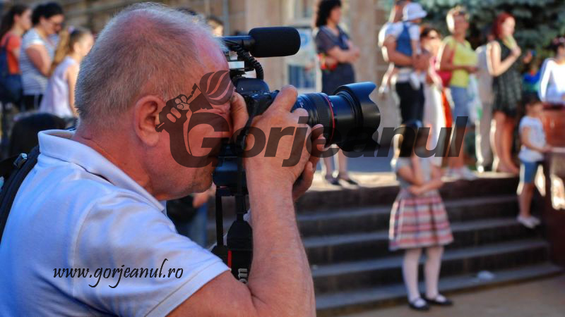 Eveniment cultural – Expoziţia Vasile Pleşea – artist al luminii şi frumosului