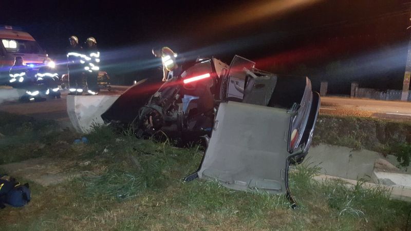 Un șofer din Bengești-Ciocadia a murit, după ce a intrat cu mașina într-un cap de pod