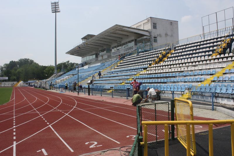 Scaunele fostului Stadion Municipal Târgu-Jiu ajung la mai multe primării din judeţ, la şcoli şi la DJST Gorj
