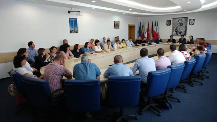 Romanescu, la discuţii cu directorii de şcoli din municipiu