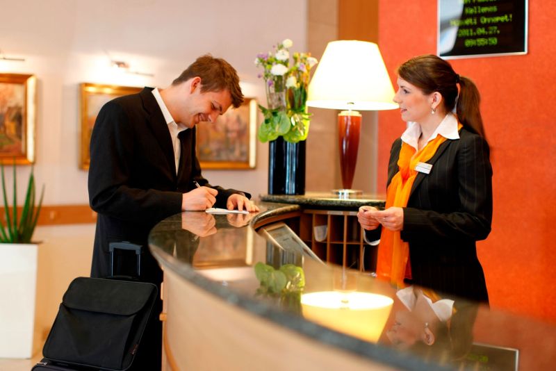 Germania pune la bătaie posturi de recepţioner cu lefuri de peste 2.000 euro