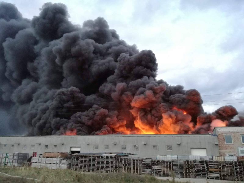 Incendiu de proporții la Orăștie: Pompierii din Gorj, chemați în ajutor