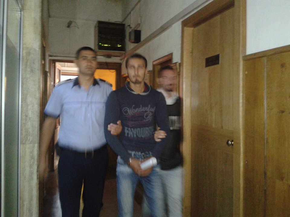 Tată și fiu, reținuți după scandal în plină stradă, la Târgu-Jiu