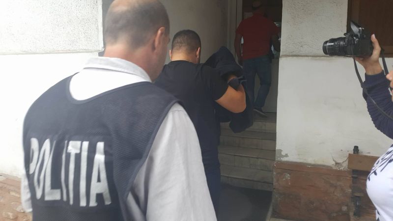 Încă un reținut după scandalul de pe terasa clubului Caractere