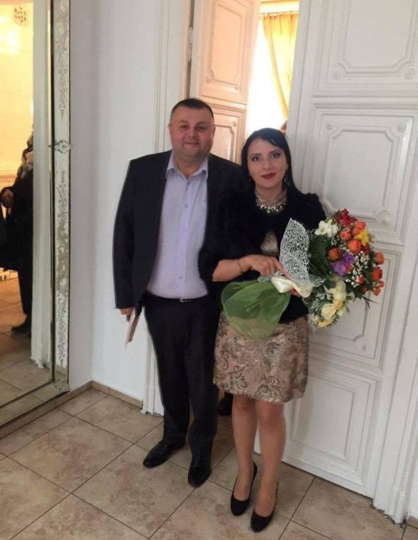 Nuntă mare, duminică, pe Insuliță! Șeful de la Protecția Consumatorului se însoară și îi cântă Lidia Buble