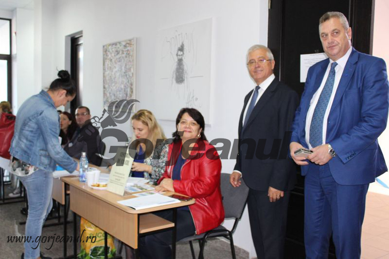 Sute de tineri şi nu numai, la Bursa locurilor de muncă pentru absolvenţi