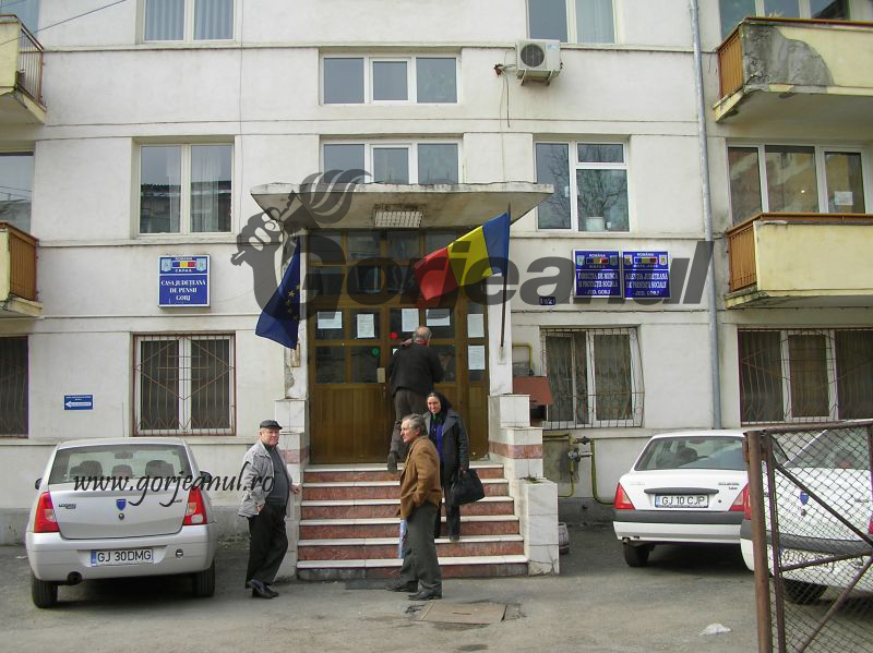 Pentru a nu pierde pensia de urmaş – Studenţii şi elevii gorjeni, aşteptaţi la CJP Gorj pentru depunerea adeverinţelor