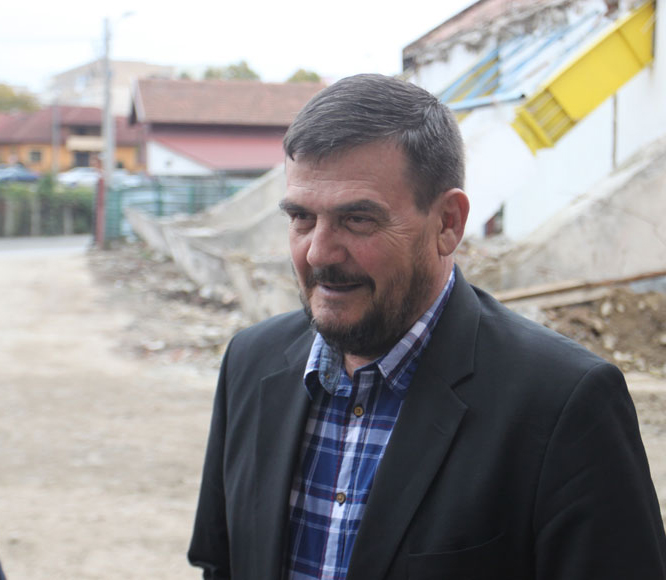 condescu cu barba bun