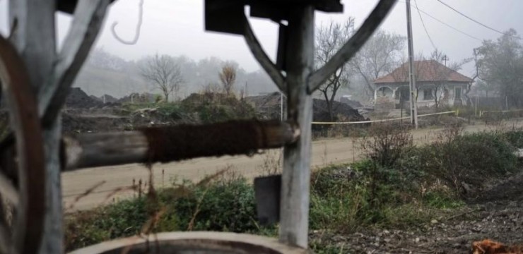 Femeie găsită moartă în fântână