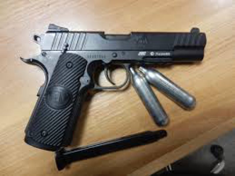 Armă și muniție, găsite în casa unui bătrân de 94 de ani, din Runcu