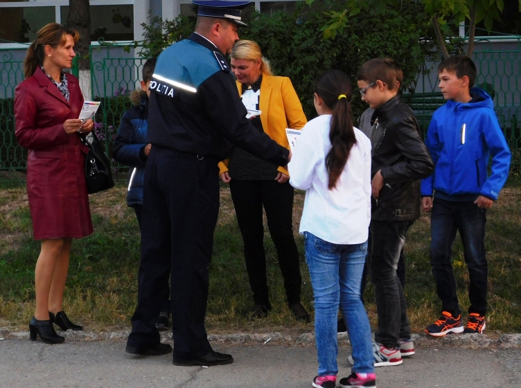 Peste trei mii de gorjeni, consiliați de polițişti într-o singură zi