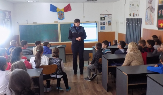 Poliția, în acțiune la școlile din Motru