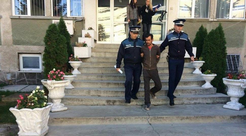 Reținut după ce a incendiat patru clăi