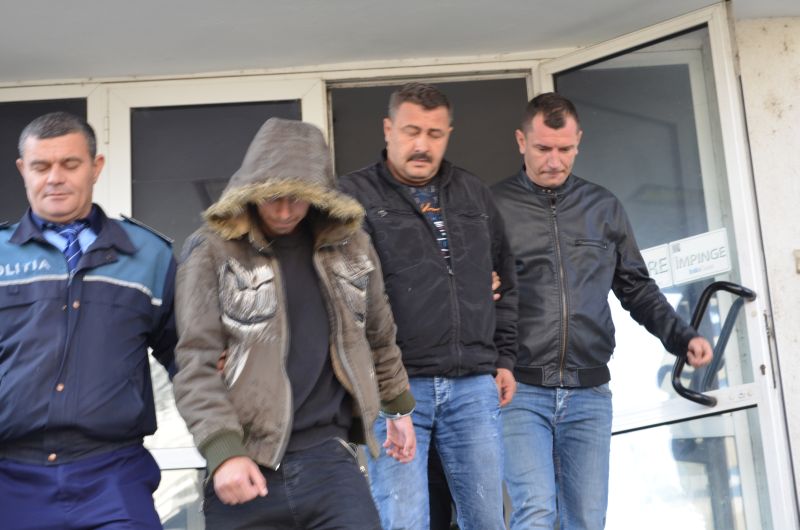 Bătaie într-o benzinărie din Turceni, încheiată cu rețineri