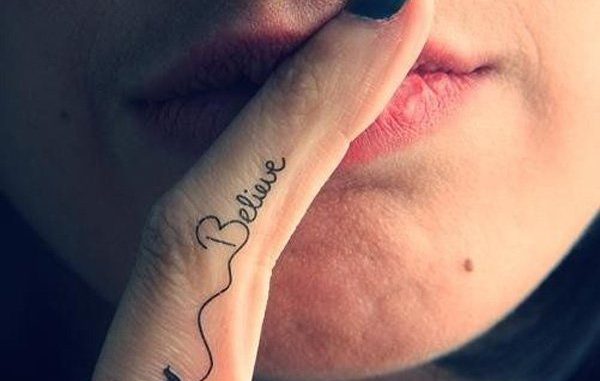 tatuaj-pe-deget-600x381