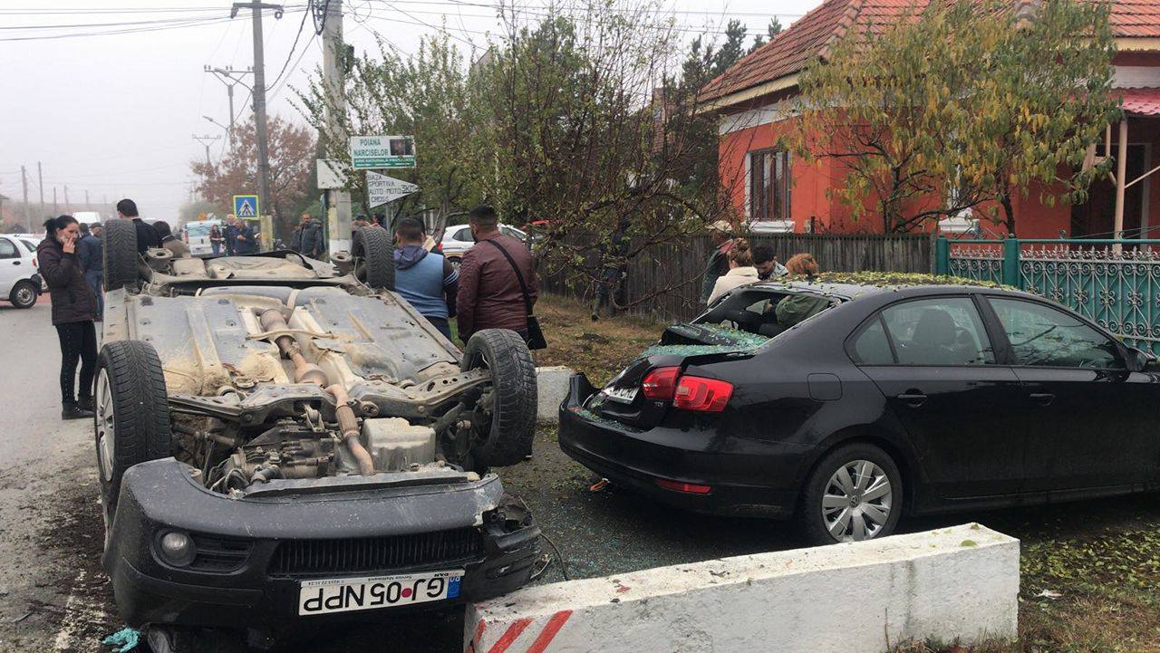 FOTO: Accident spectaculos la Drăgoieni