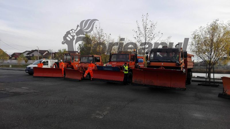 Utilajele de deszăpezire, prezentate de municipalitatea târgujiană