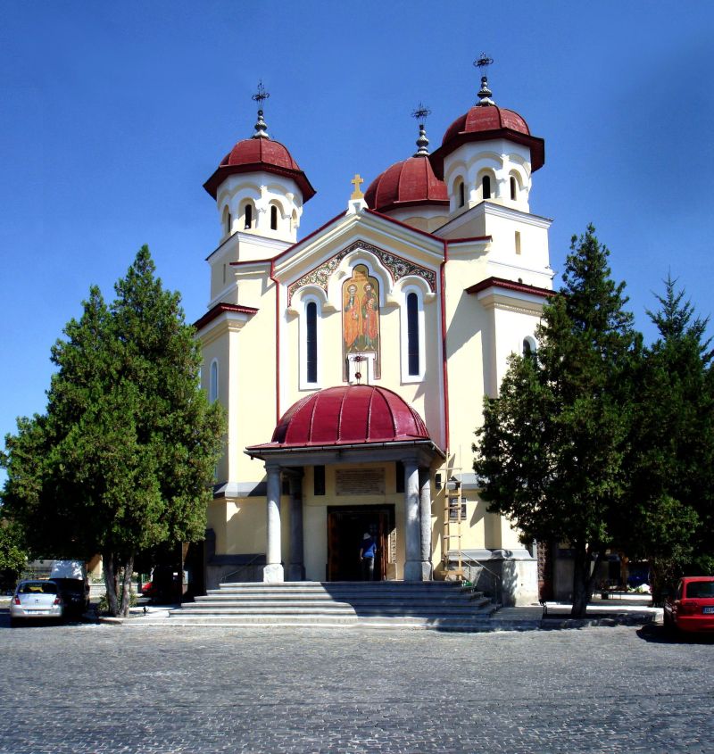 Biserica „Sfinții Apostoli” de pe Calea Eroilor – opt decenii de viață spirituală