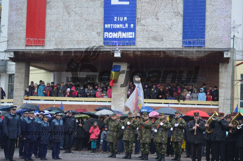 Primarii gorjeni, chemaţi la manifestările de la Târgu-Jiu de Ziua Naţională