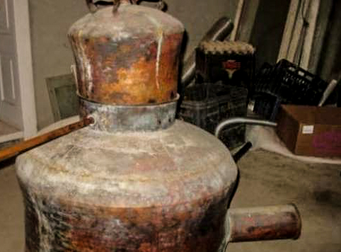 Bărbat din Albeni, reținut pentru furtul unui cazan de țuică