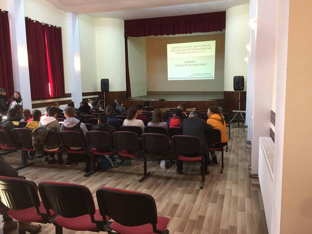 Campanie pentru prevenirea diagnosticării tardive a afecțiunilor coloanei, în școlile gorjene