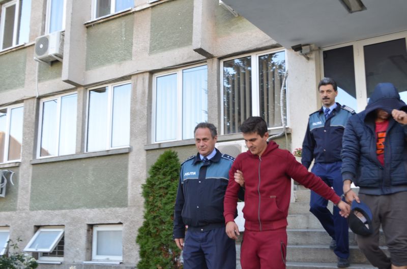 Percheziție la Telești