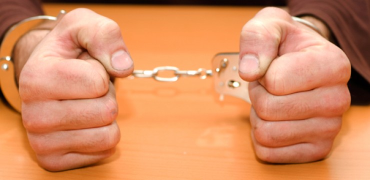 Reținut pentru furt de cazan și laptop! Complicele lui, dat în urmărire internațională