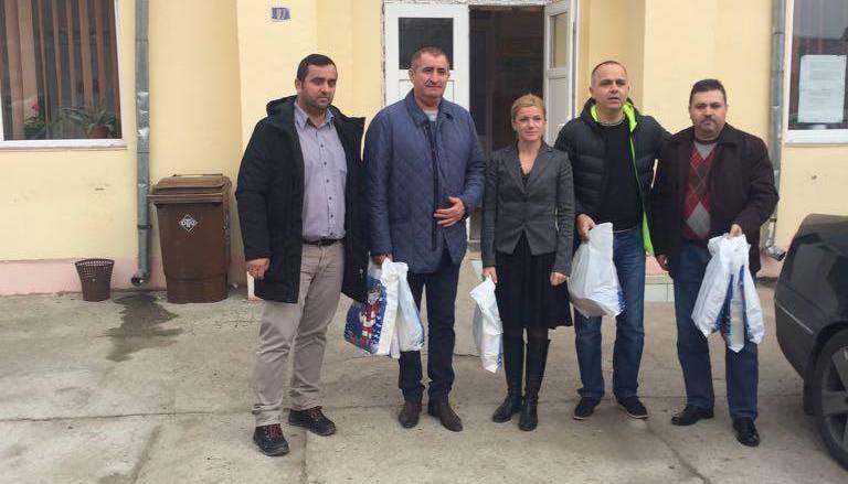 Senatorul Iriza și Transgaz l-au ajutat pe Moș Crăciun! – 320 de școlari și preșcolari din Bălănești, Dănciulești și Bărbătești au primit cadouri consistente