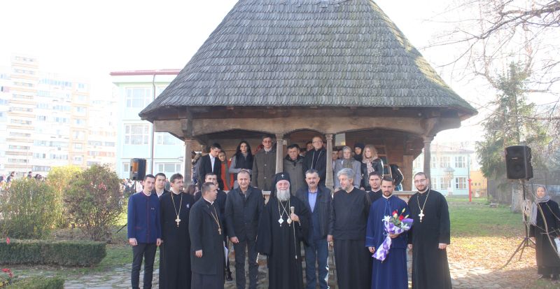 Sfântă Liturghie Arhierească la Hramul Paraclisului «Sfântul Ierarh Nicolae», de la Liceul Teologic din Târgu-Jiu