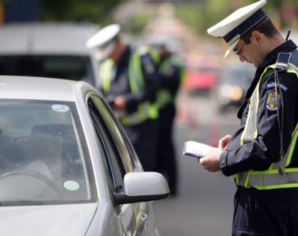 Zeci de permise de conducere, reținute în minivacanță