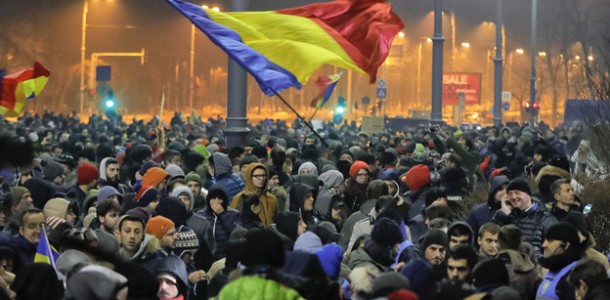 Răsturnarea puterii nu se face cu stradă, ci cu mijloace parlamentare