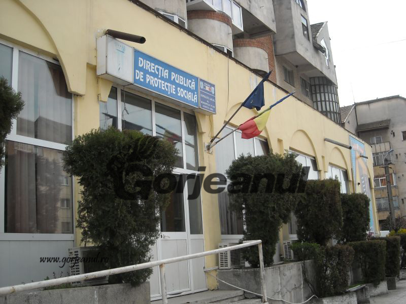 114 persoane din Târgu-Jiu servesc masa la Cantina de Ajutor Social